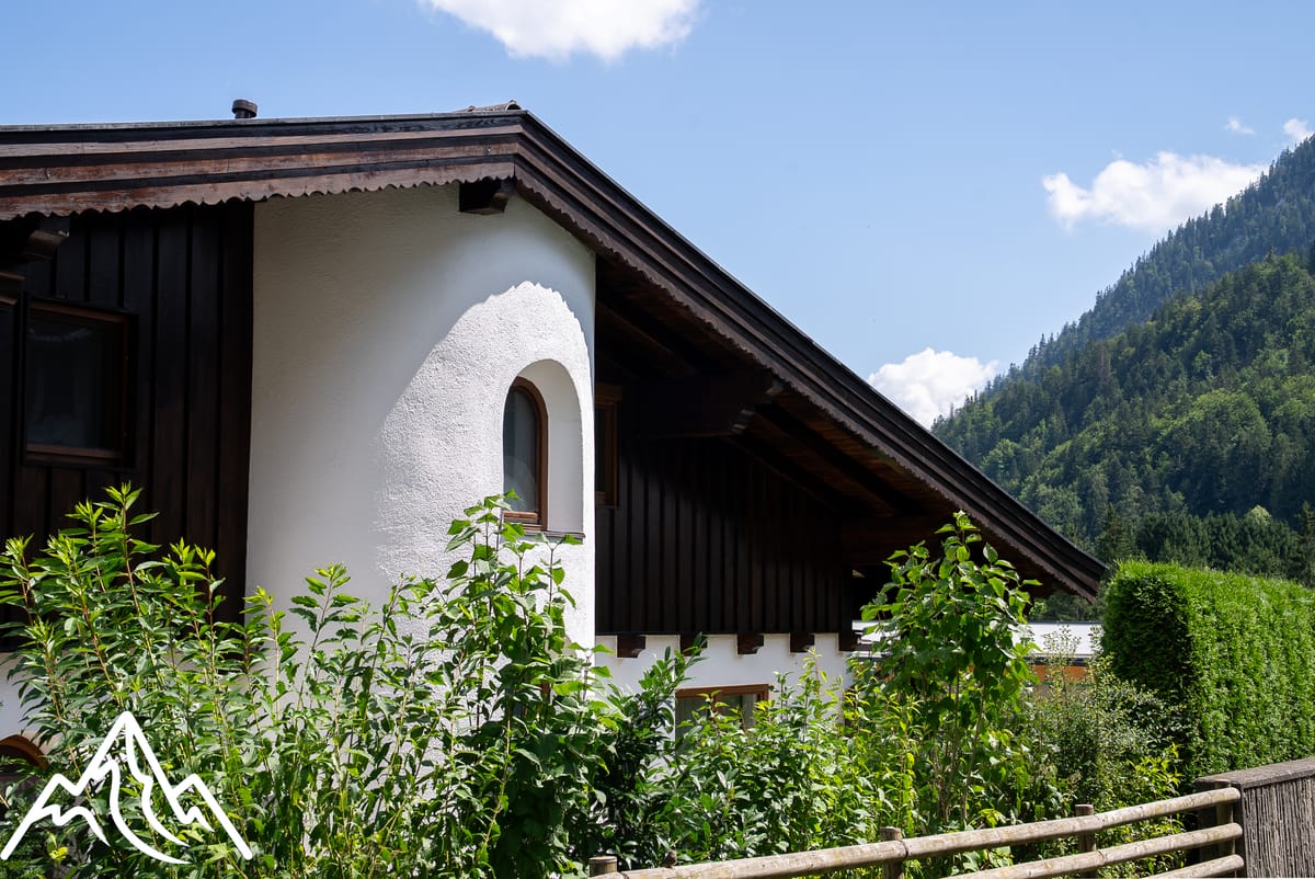 Giebelseite mit Rundbogen (Fassade)