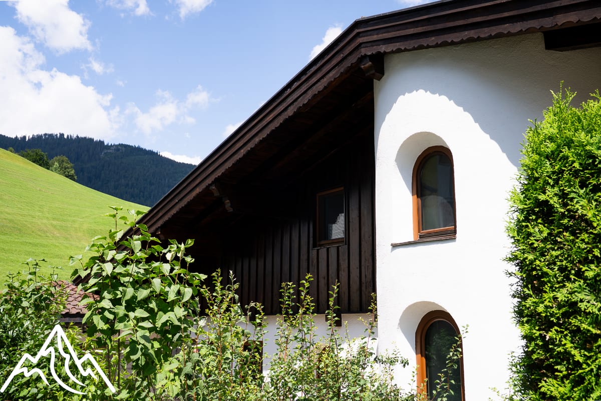 Detail Rundbogenfenster (Fassade)