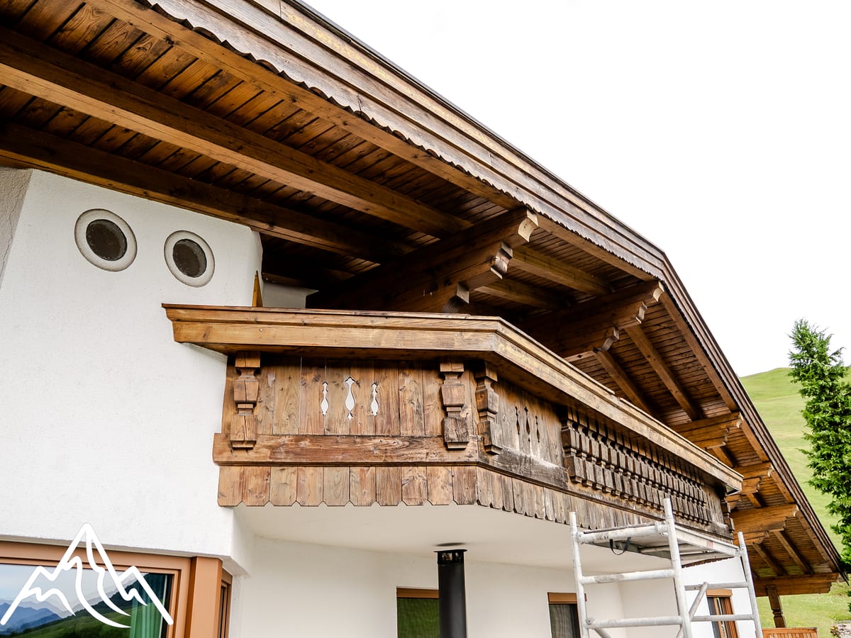 Balkon während der Arbeiten (Holz & Lasur)